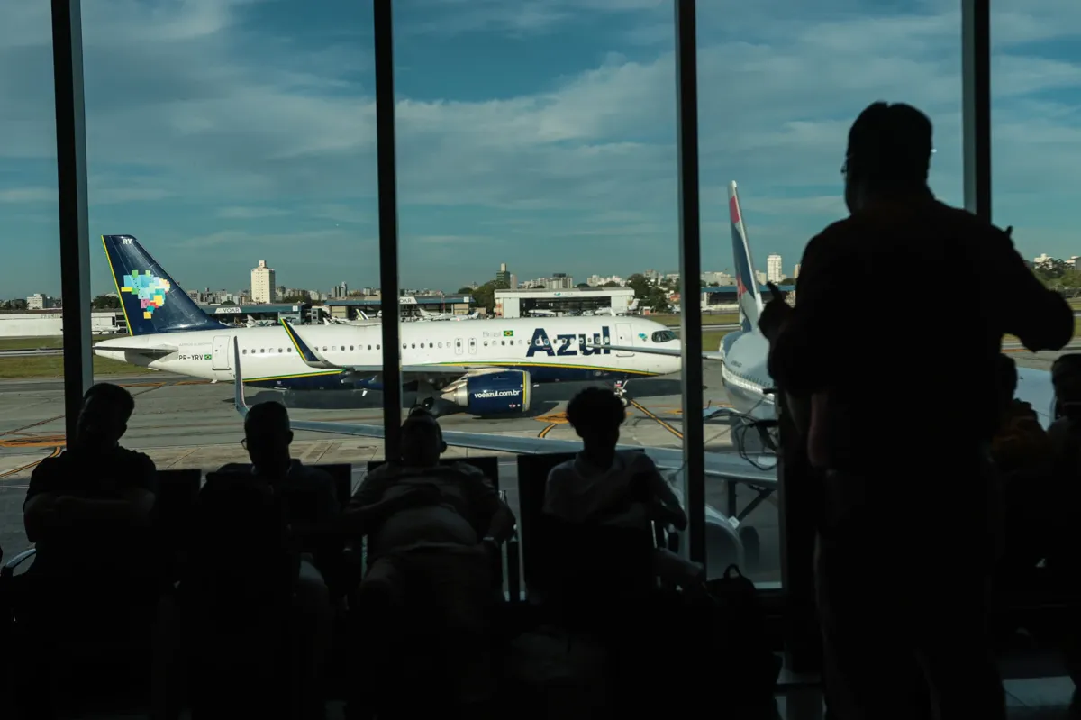 Movimento nas salas de embarque do Aeroporto de Congonhas.webp