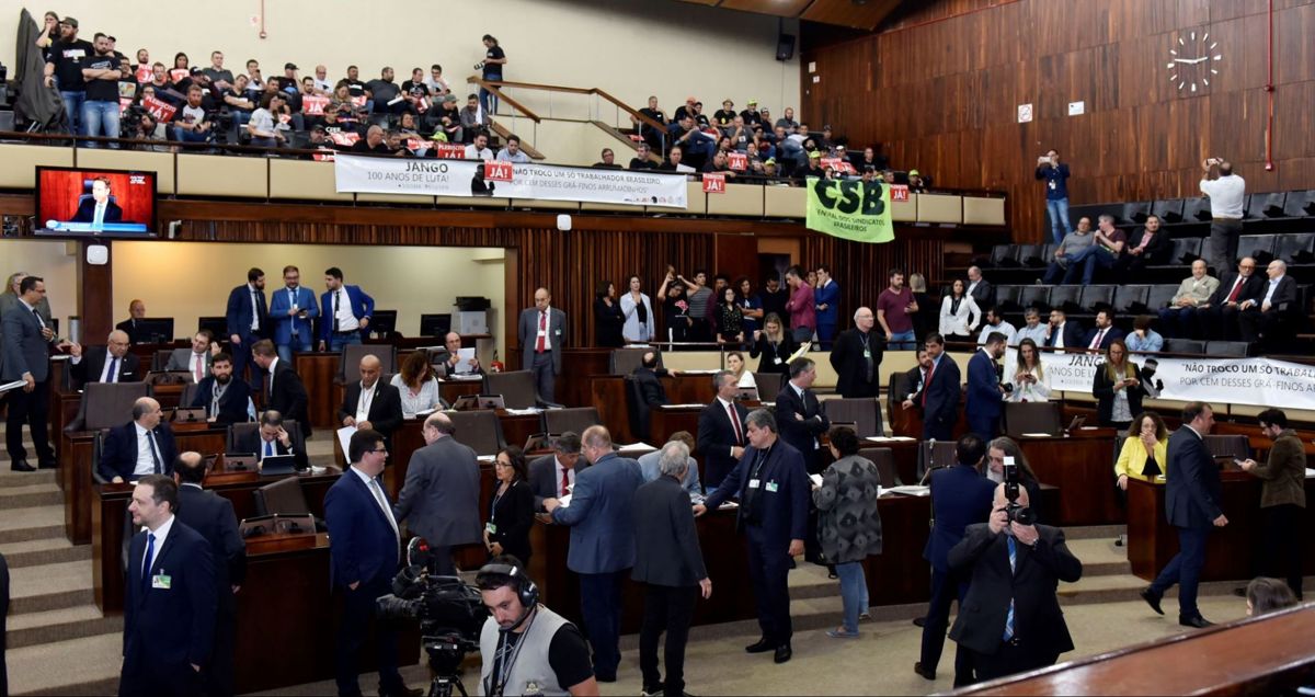 Assembleia do RS aprova PEC que retira plebiscito para vender estatais