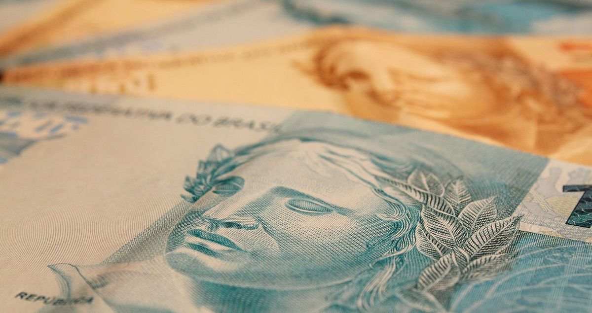 Temor de recessão global faz dólar fechar a R$ 4,06