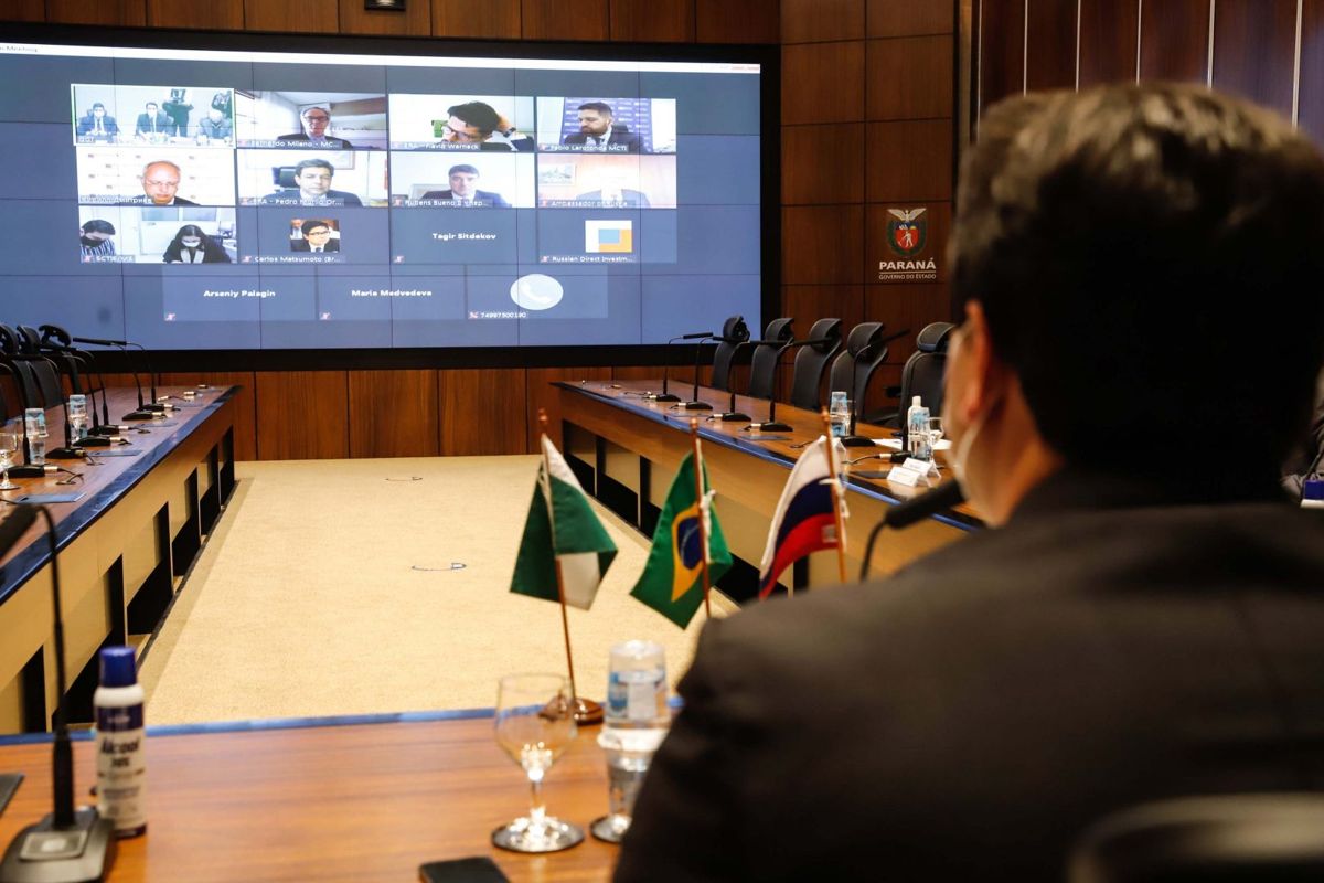 PR assina memorando técnico com a Rússia para estudar vacina