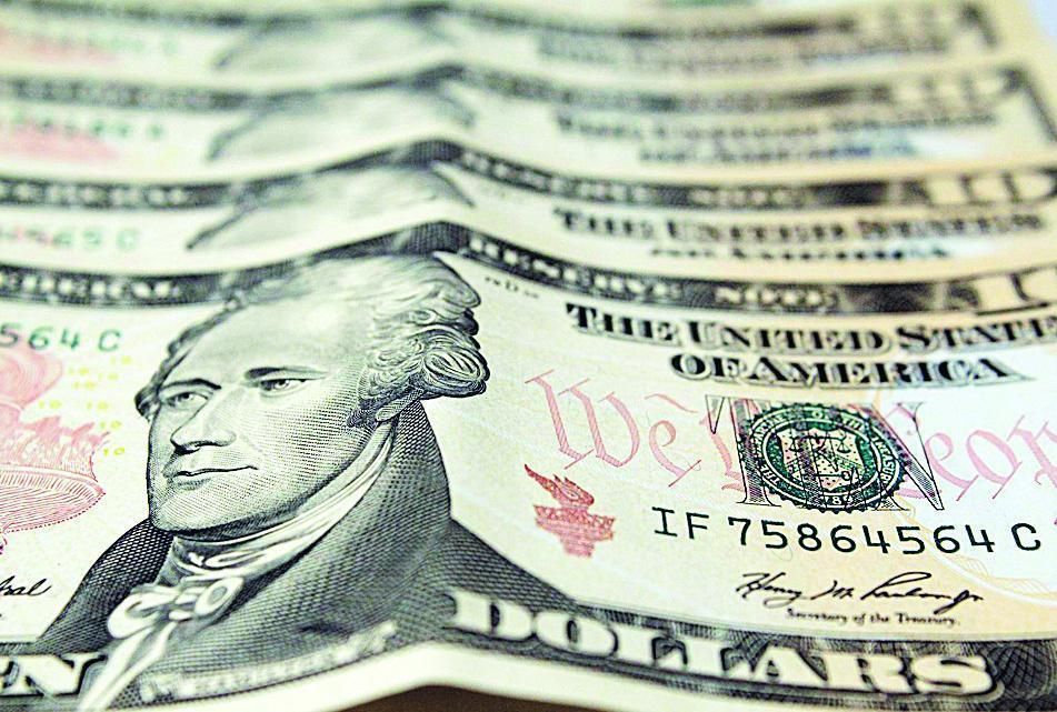 Dólar encosta em R$ 5,50 e fecha no maior valor em três meses