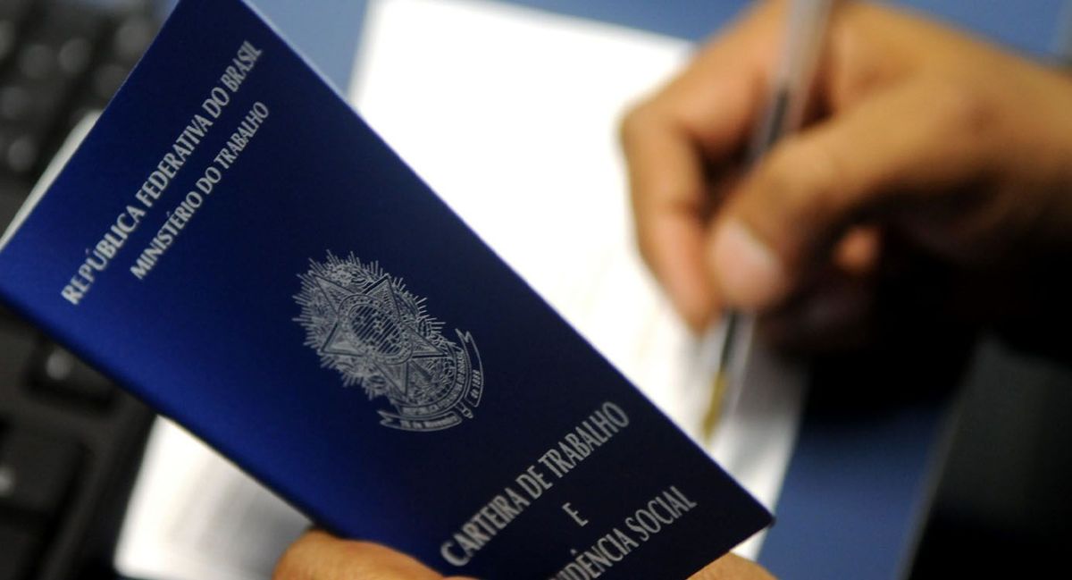 Pedidos de seguro-desemprego caem 21,3% na primeira quinzena de agosto