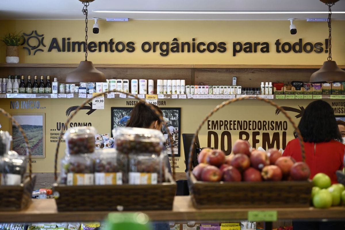 Gasolina e alimentos puxam alta de 0,24% da inflação em agosto