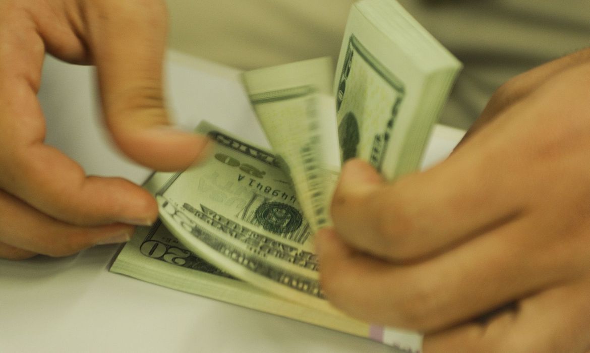 Contas externas têm saldo positivo de US$ 3,7 bilhões