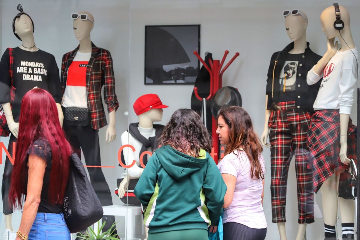 Intenção de consumo das famílias volta a crescer após cinco quedas consecutivas