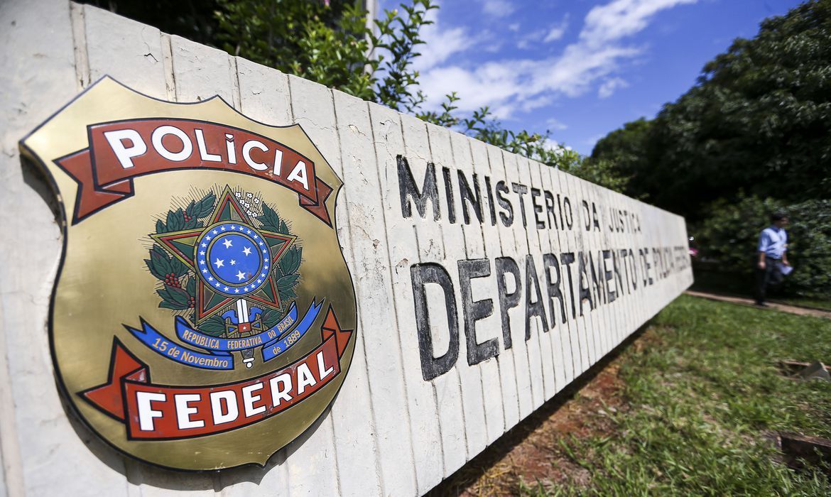 Governador catarinense é alvo de mandados de busca em ação da PF