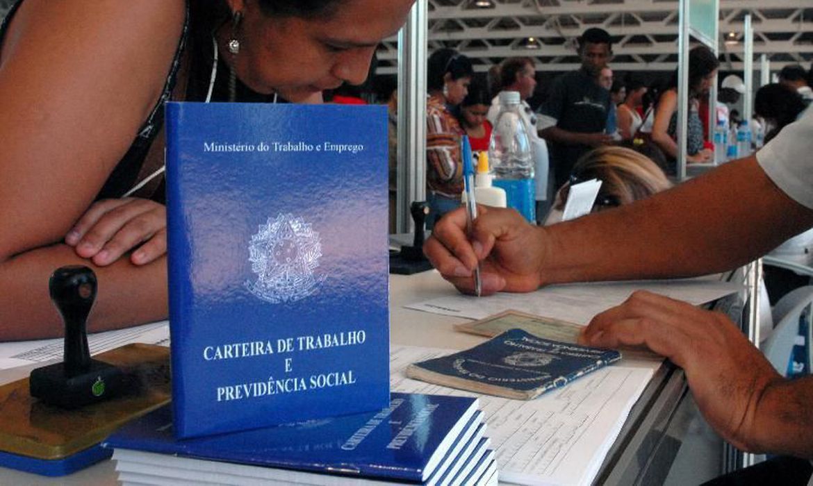 Criação de empregos em agosto atinge melhor nível em nove anos