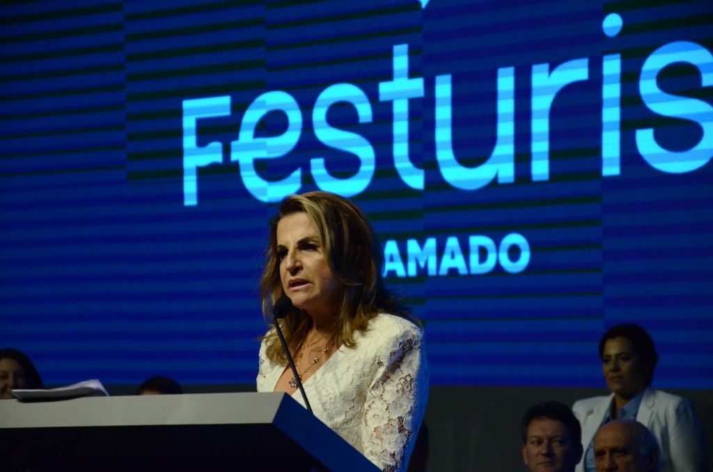O peitaço de Marta Rossi e seu Festuris