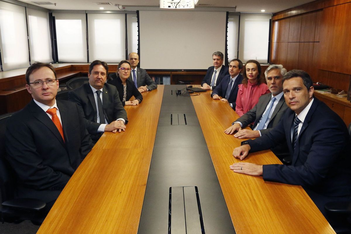 Indicadores sugerem recuperação desigual da economia
