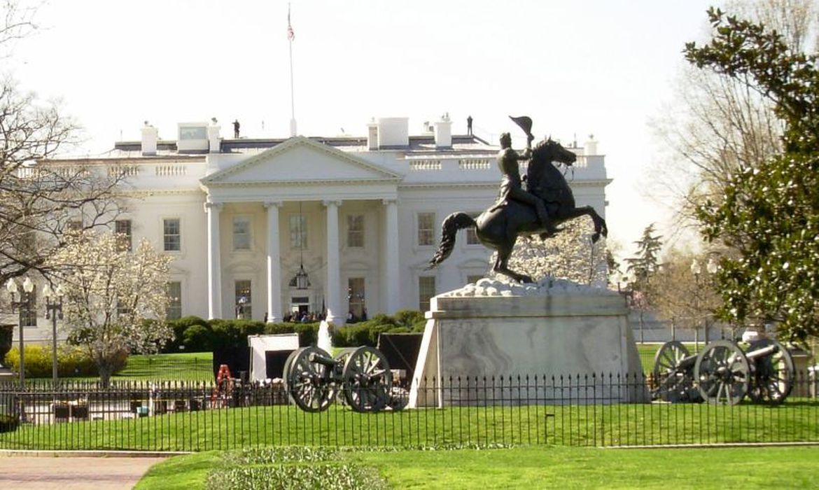 Biden se aproxima da Casa Branca