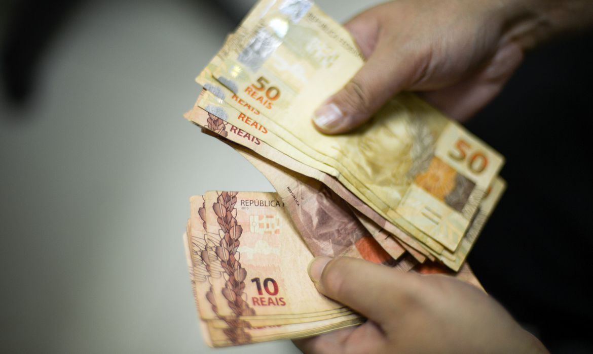 Mercado aumenta previsão de inflação e prevê queda menor do PIB