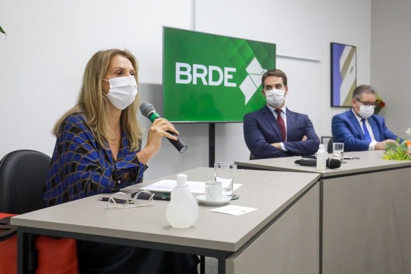 Leany Lemos assume presidência do BRDE