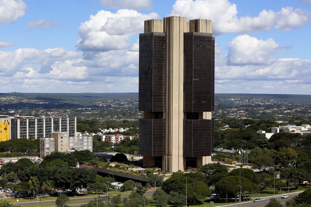 Copom mantém juros básicos em 2% ao ano