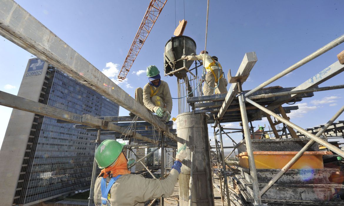 PIB da construção civil deve crescer 4% no próximo ano