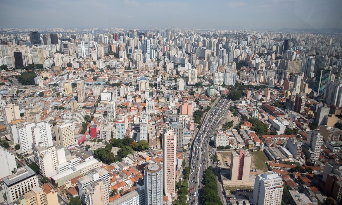 Índice que reajusta aluguéis fecha o ano com alta de 23,1%