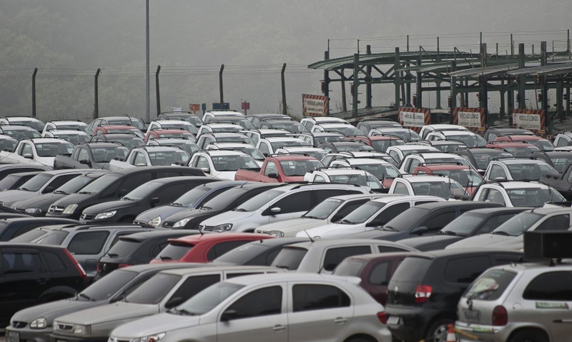 Vendas de veículos têm queda de 21,6% em 2020