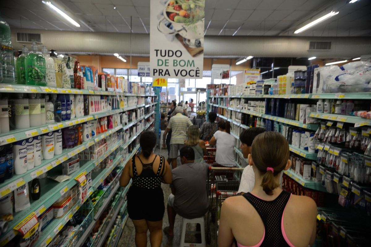 Vendas no varejo ficam estáveis em novembro