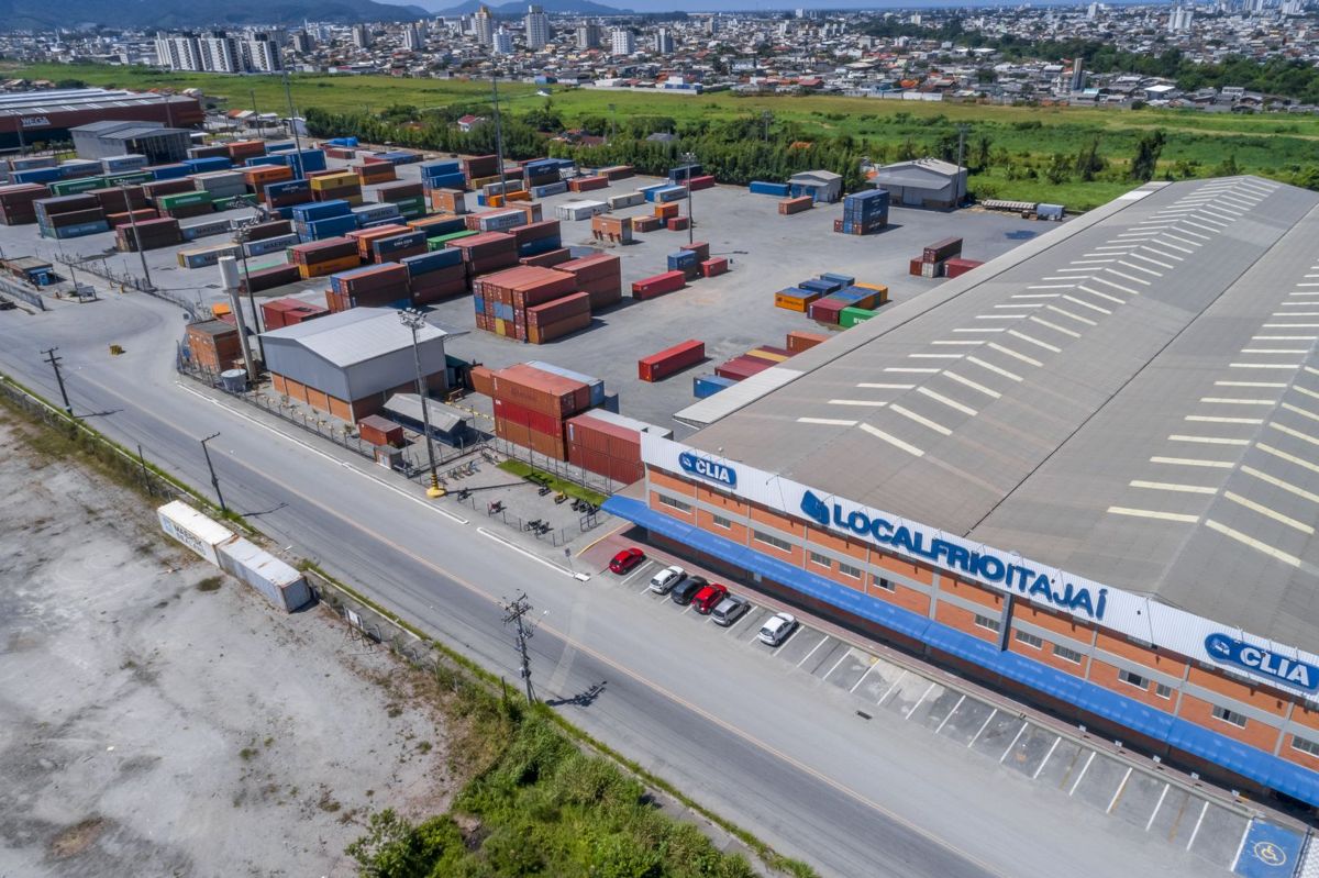 Cade impõe medida preventiva contra operadores portuários de Itajaí
