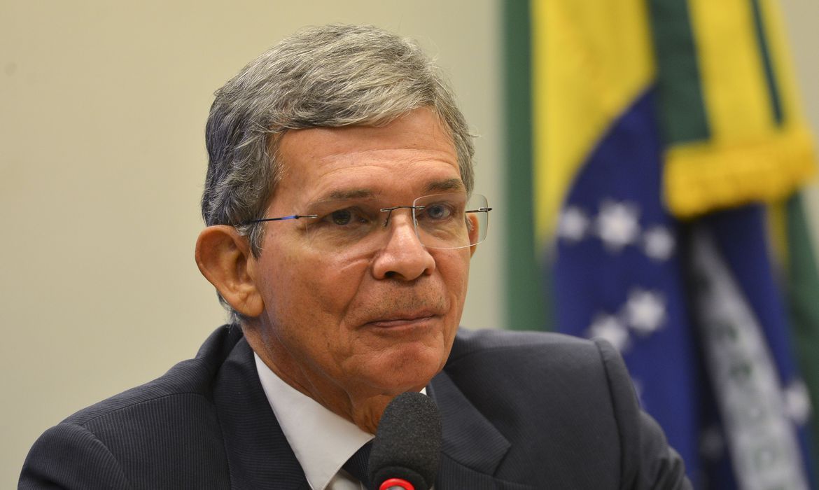 Petrobras vê ações desvalorizarem com novo presidente