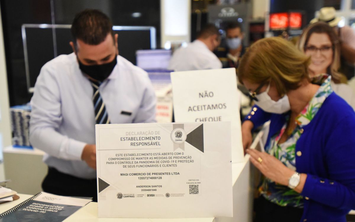 Confiança do comércio tem queda menor em fevereiro