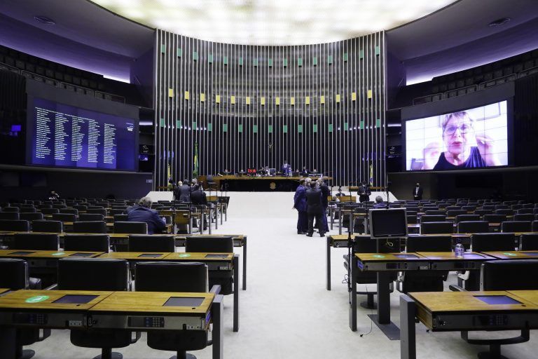 Câmara aprova PEC Emergencial em segundo turno
