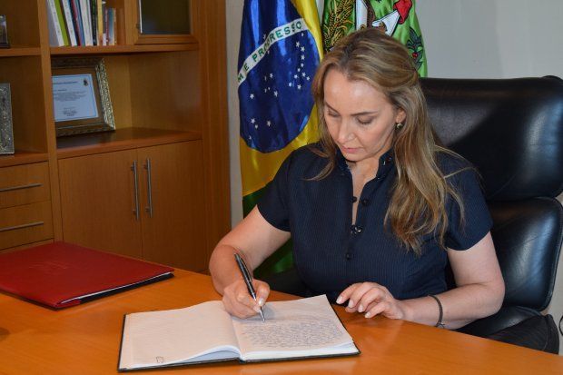 Daniela Reinehr toma posse como governadora interina em Santa Catarina