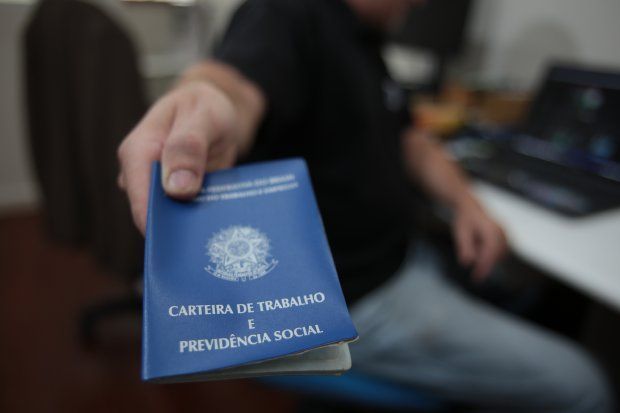 Desemprego fica estável em 14,2% no trimestre encerrado em janeiro