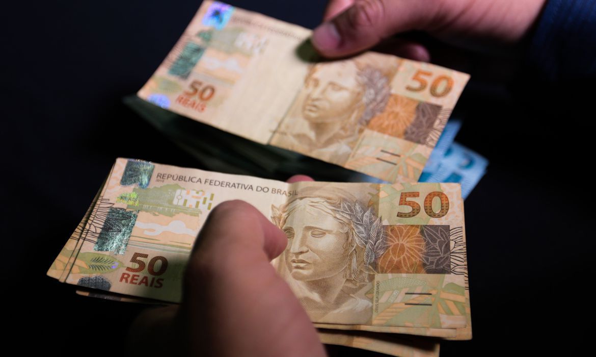 Governo estima déficit primário de R$ 170,4 bi em 2022