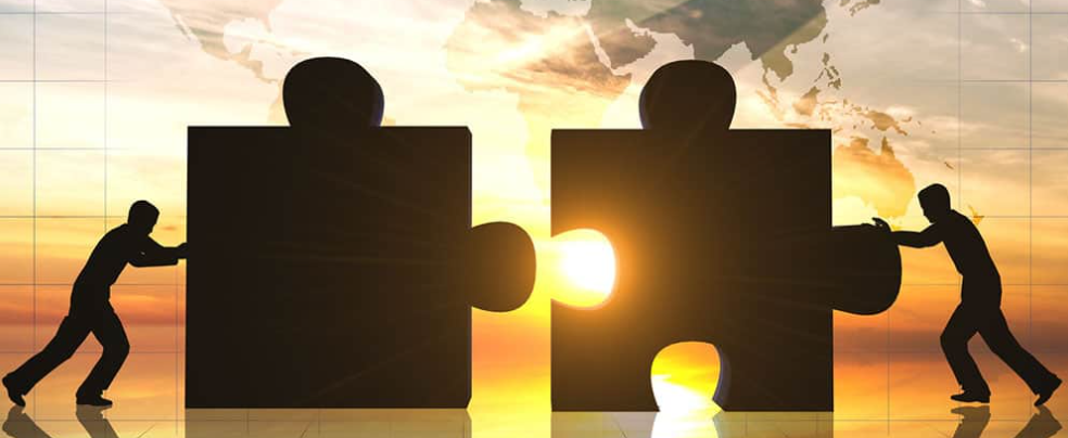 Como fusões e aquisições contribuem para as estratégias de crescimento?