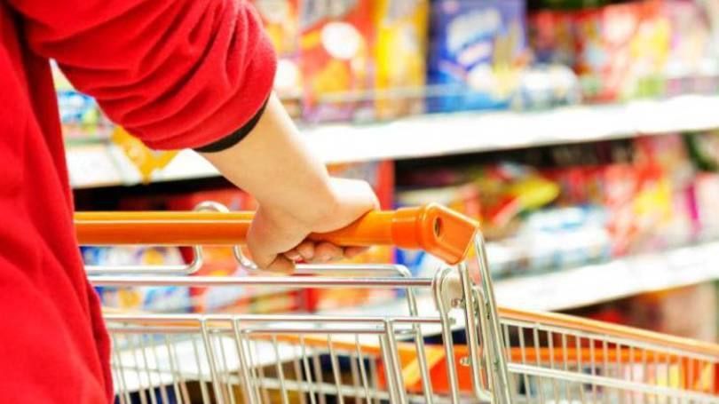 Intenção de consumo das famílias cai novamente em maio