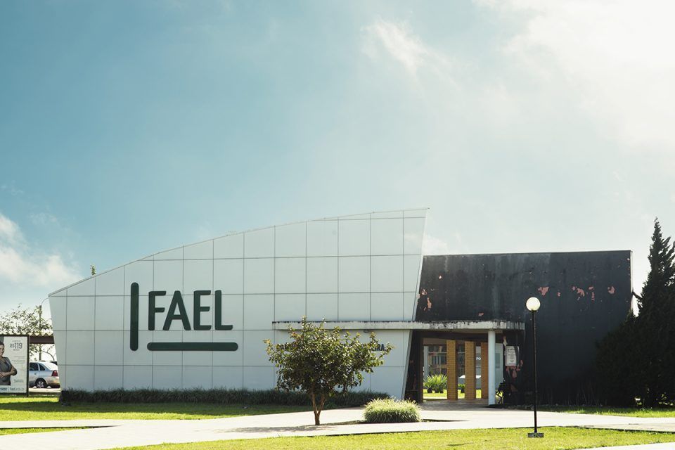 Ser Educacional adquire Fael, do Paraná, por R$ 280 milhões