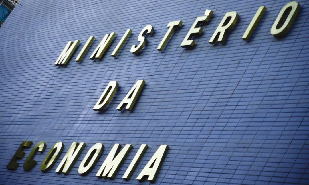 Governo propõe reduzir imposto de renda de empresas de 15% para 10%