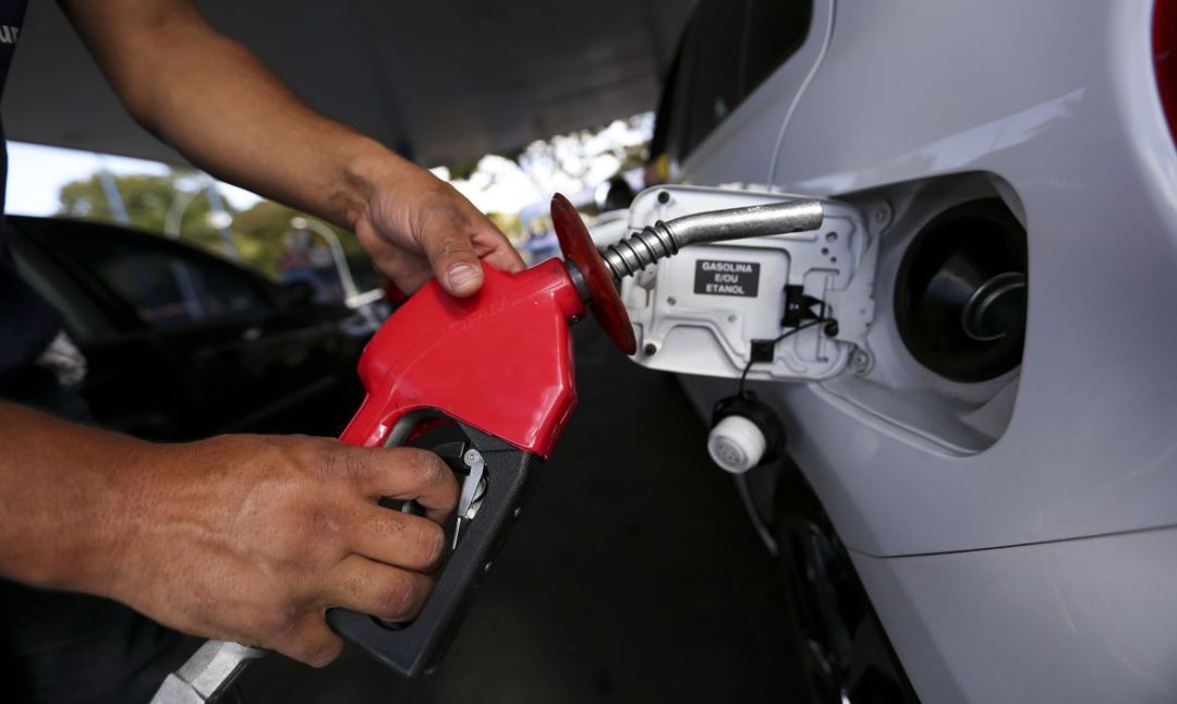 Litro da gasolina sobe nas refinarias da Petrobras