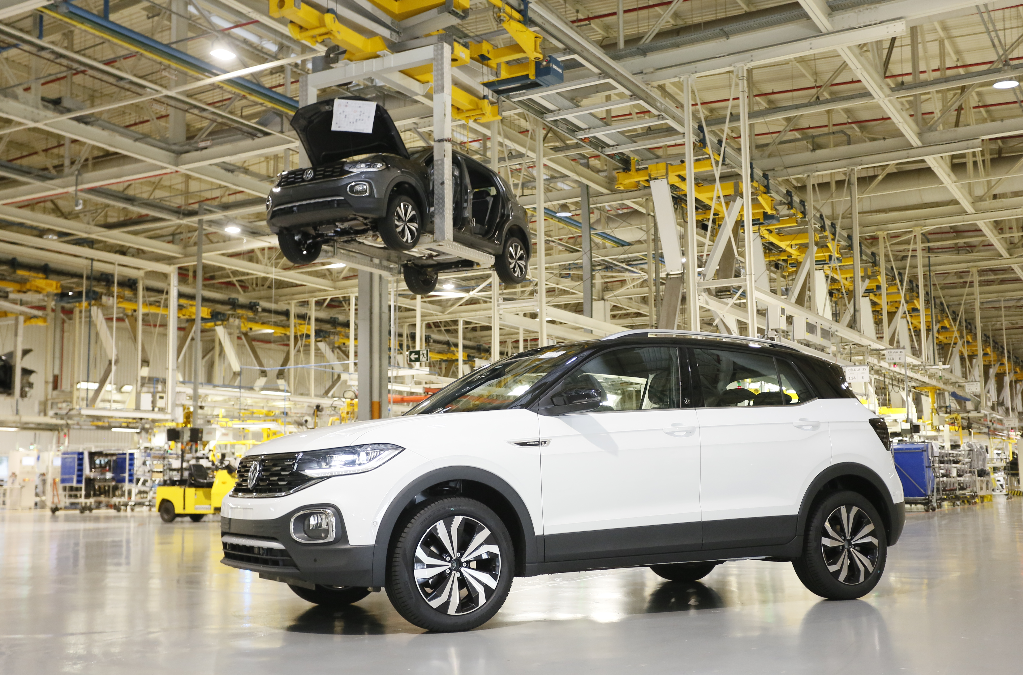Carência global de semicondutores prejudica indústria automobilística em novembro
