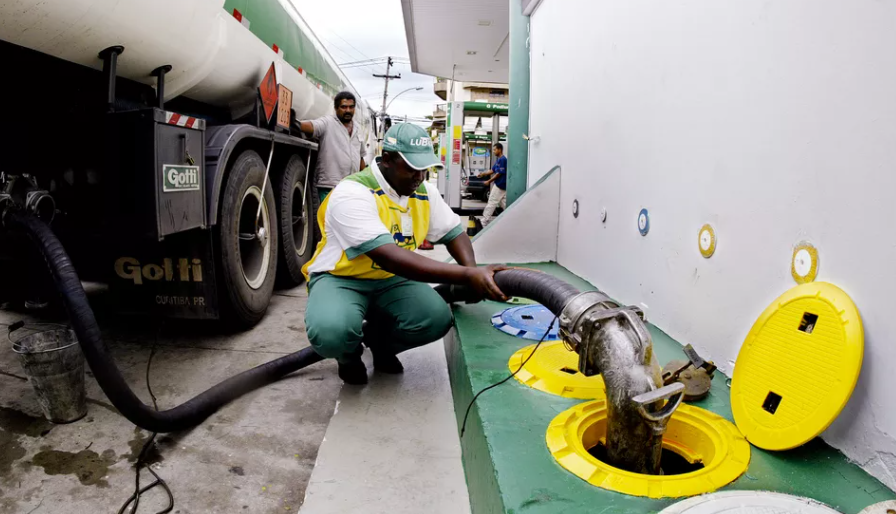 Após 57 dias Petrobras fará ajustes nos preços de gasolina e diesel