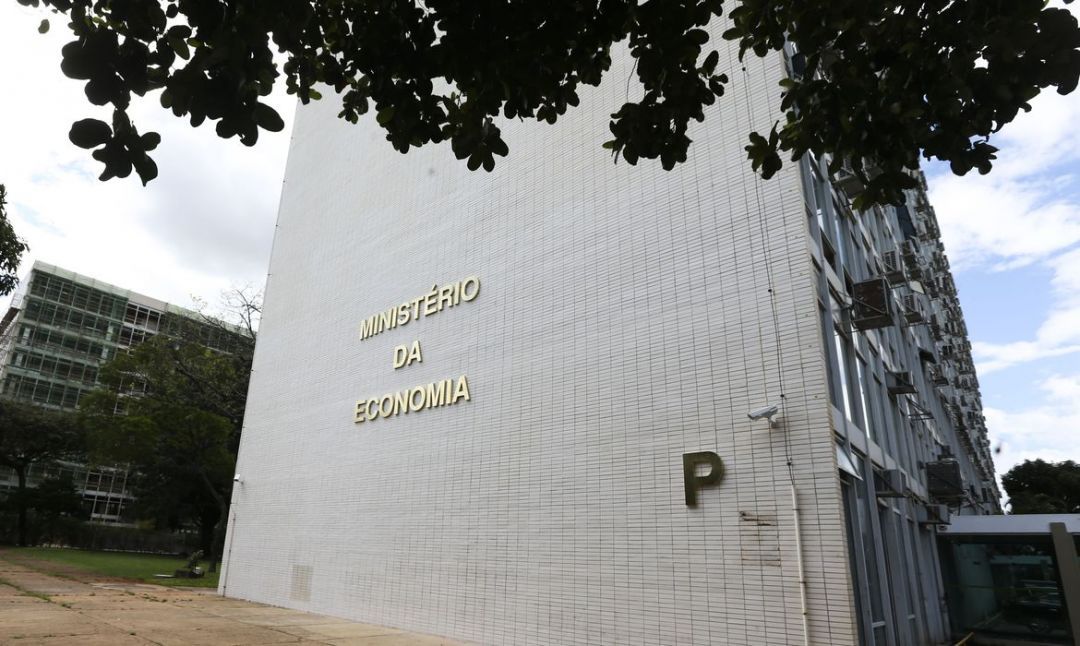 Governo apresenta déficit primário de R$ 20,6 bi em fevereiro