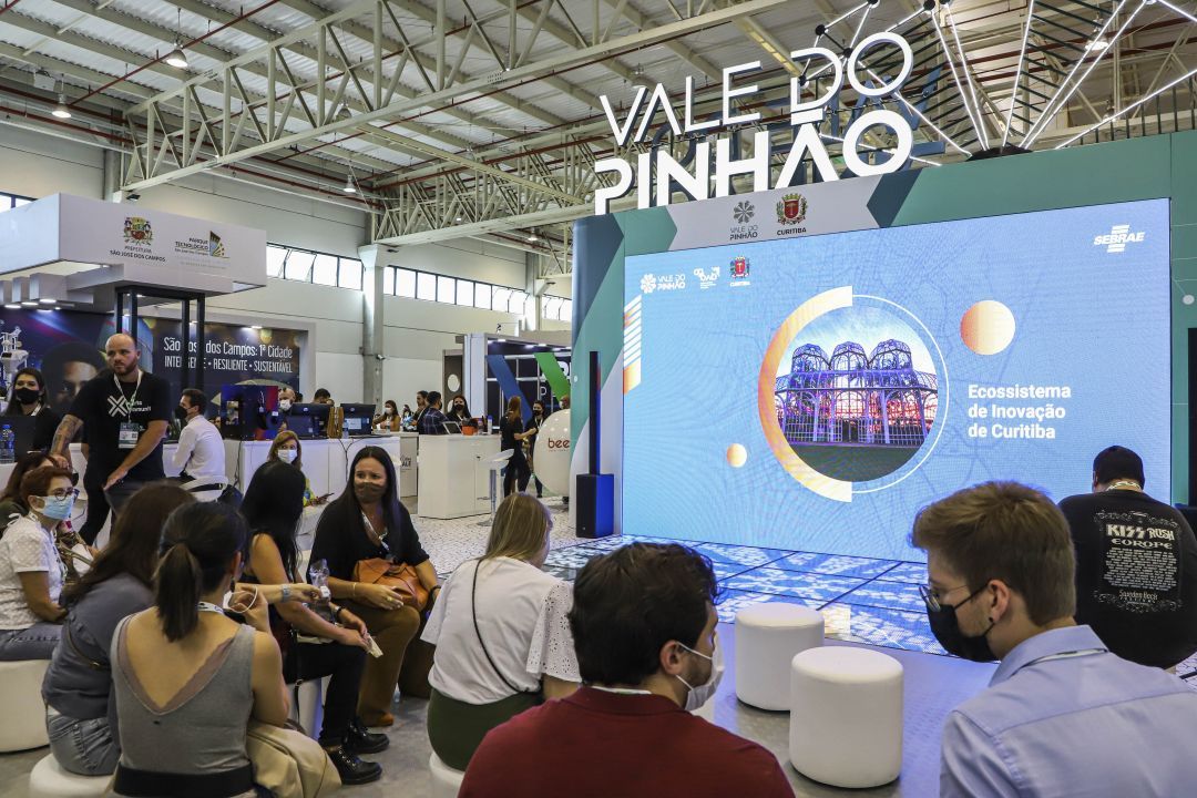 Curitiba está entre as três cidades do Brasil que mais abriram empresas de TI