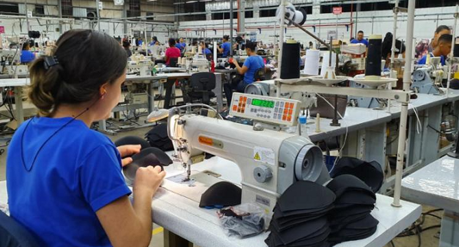 Indústria catarinense avança 3,3% em abril