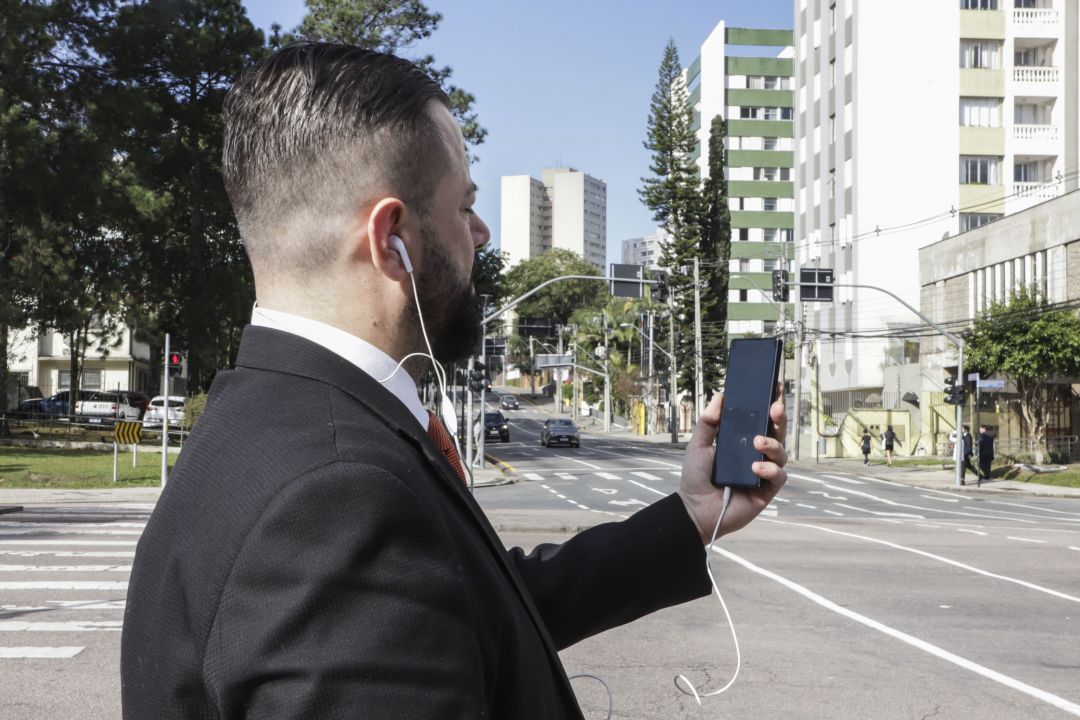 Curitiba é a primeira cidade do mundo a testar luminária inteligente 5G