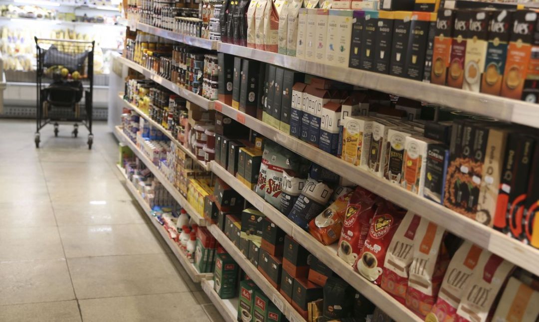 Valor da cesta básica cai em agosto em 16 capitais