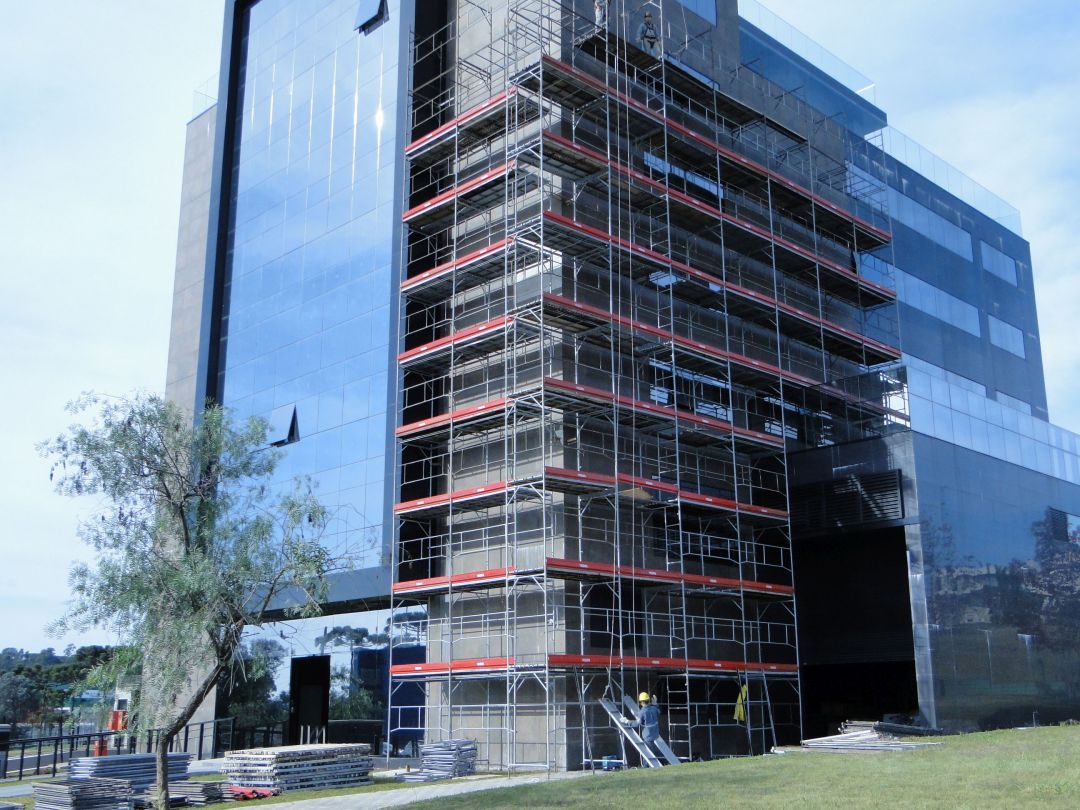 Versátil antecipa investimentos para suprir falta de equipamentos na construção civil