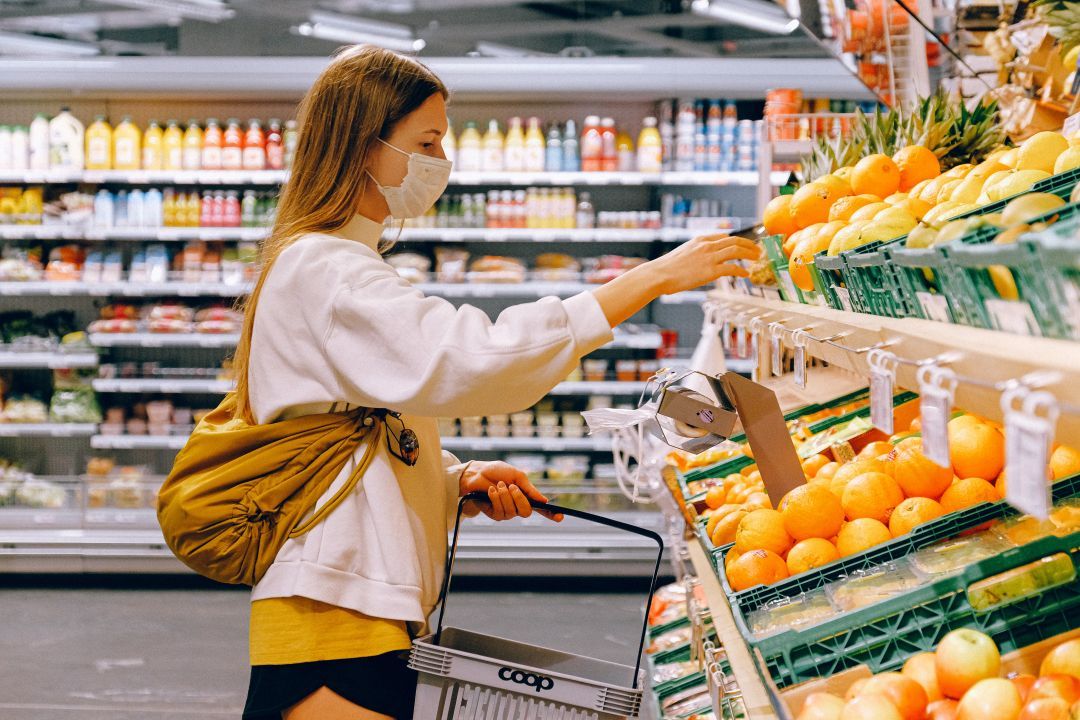Intenção de consumo cresce em outubro com alívio da inflação sobre a renda