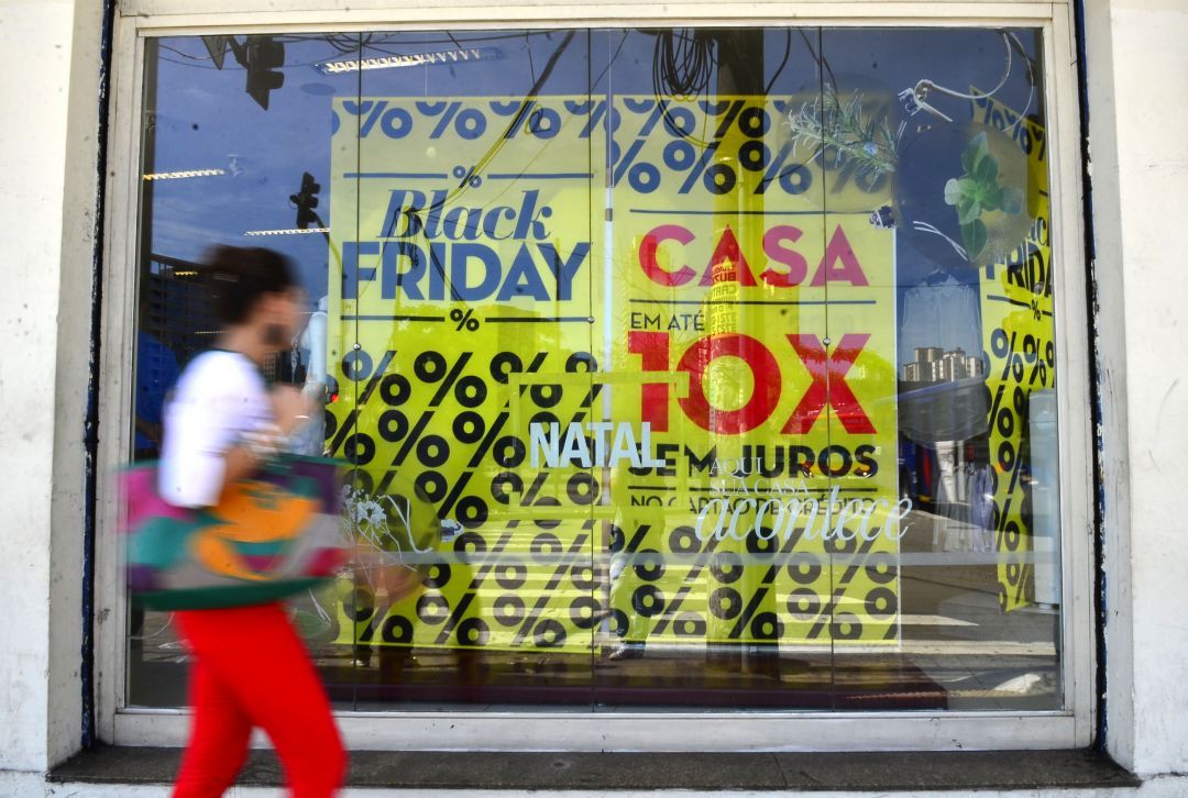 Intenção de consumo tem nova alta com festas e Copa