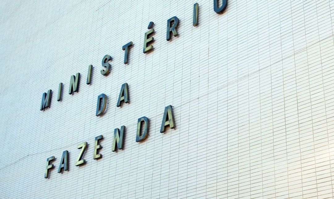 Fazenda reduz previsão oficial de crescimento do PIB para 1,6%