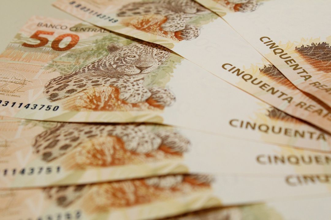Bancos públicos e privados suspendem crédito consignado no INSS