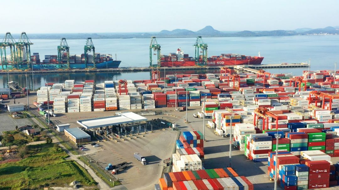 Porto Itapoá bate recorde de movimentação mensal em março