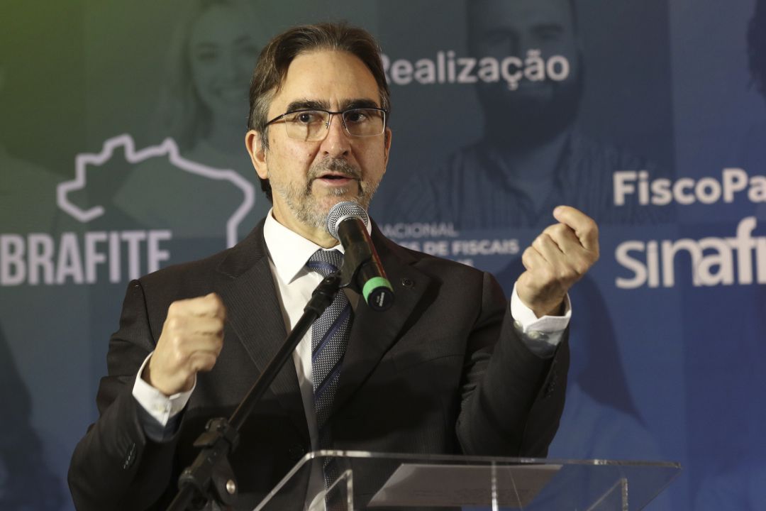Governo estuda cashback de imposto sobre alimentos e cesta básica