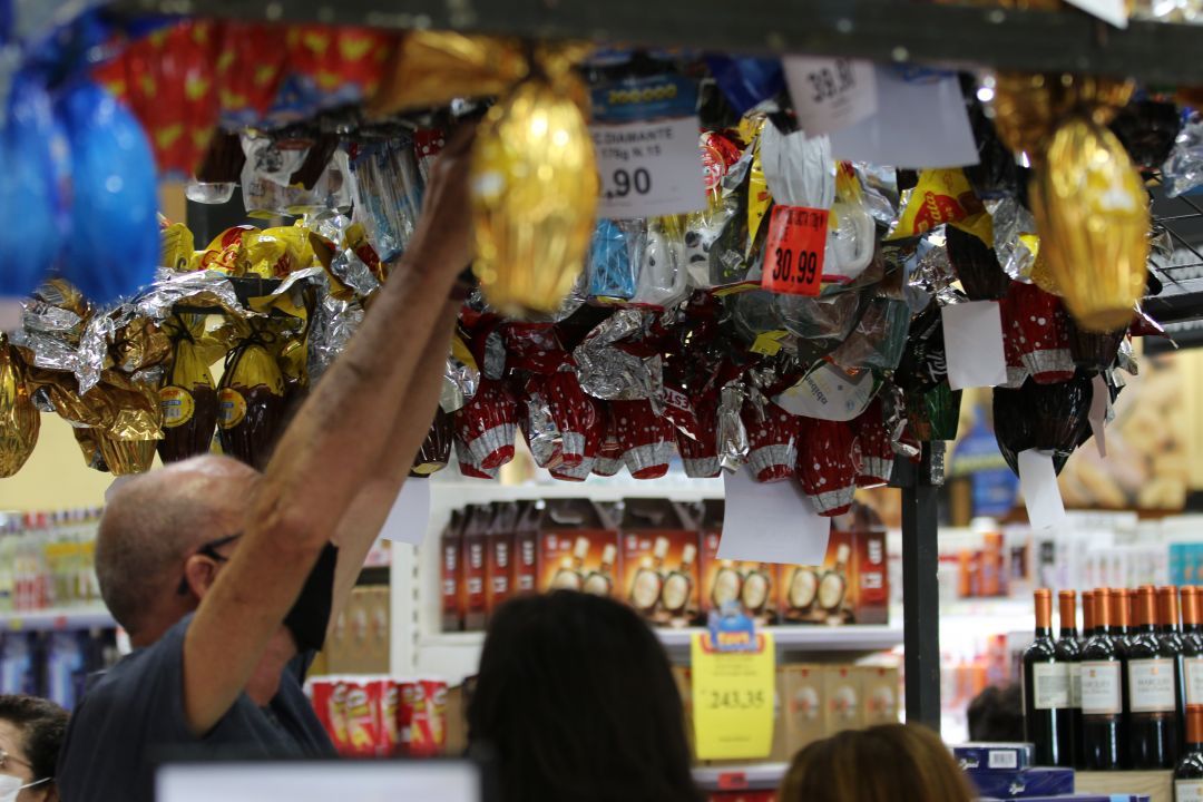 Vendas no varejo variam 0,1% em abril