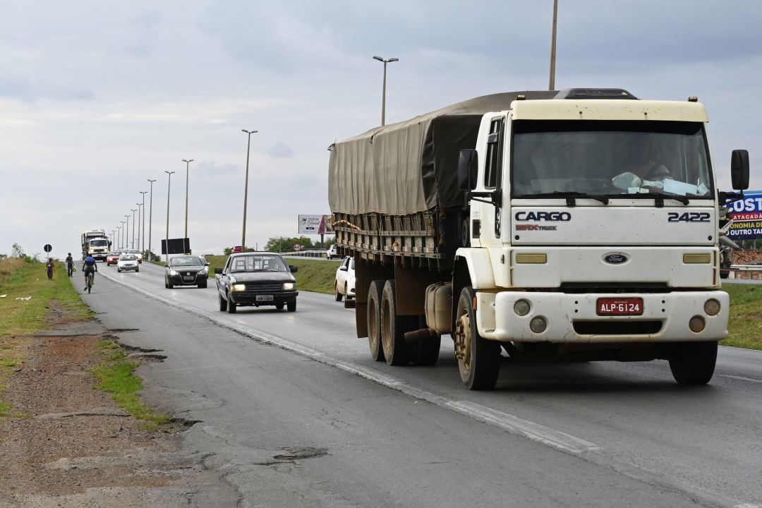Volume de serviços recua 1,6%