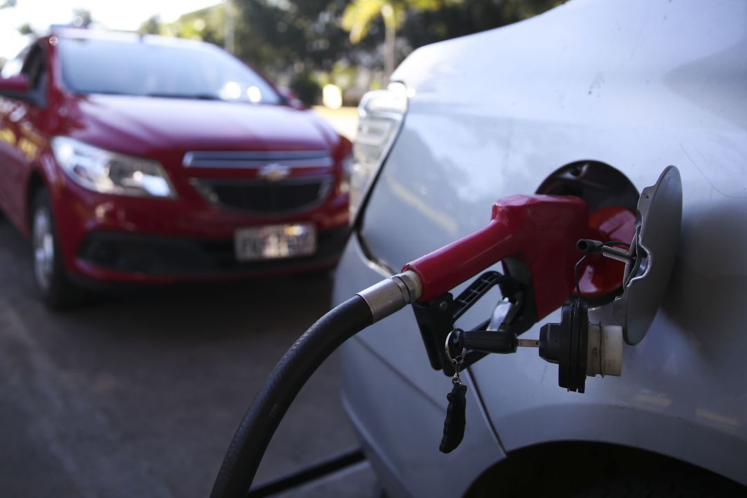 Petrobras reduz preços de gasolina para as distribuidoras